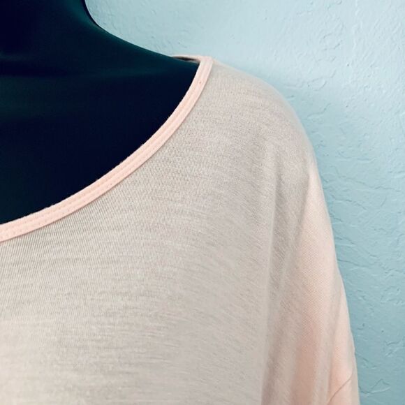 H&M Pink Graphic T-shirt. Size Large - Picture 3 of 9